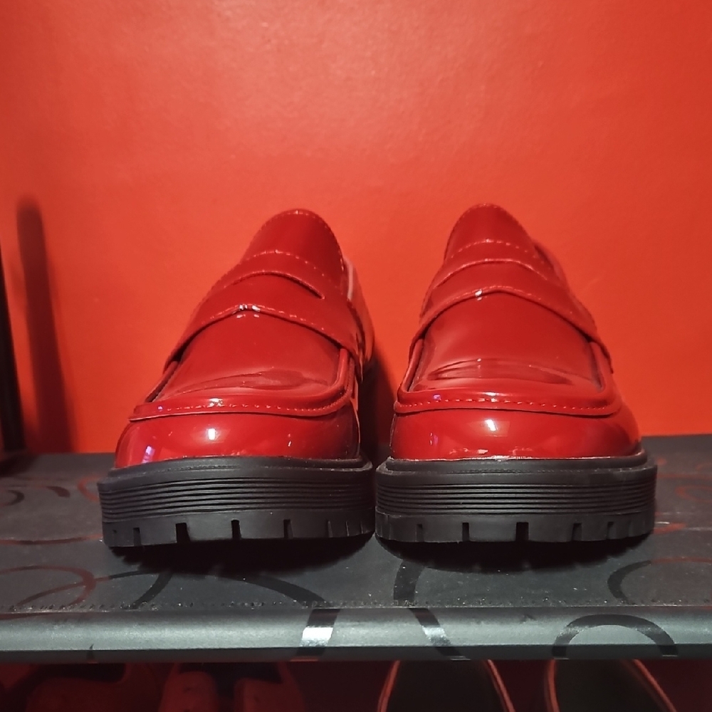 NWOT Forever Size 8 Glossy Chunky Red Loafers
